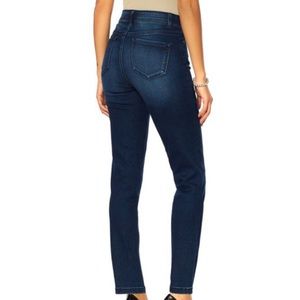 DG2 Diane Gilman Virtual Stretch Shape Skinny Jean